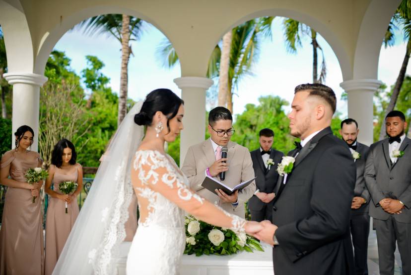 Professional photographers handling issues in Punta Cana weddings