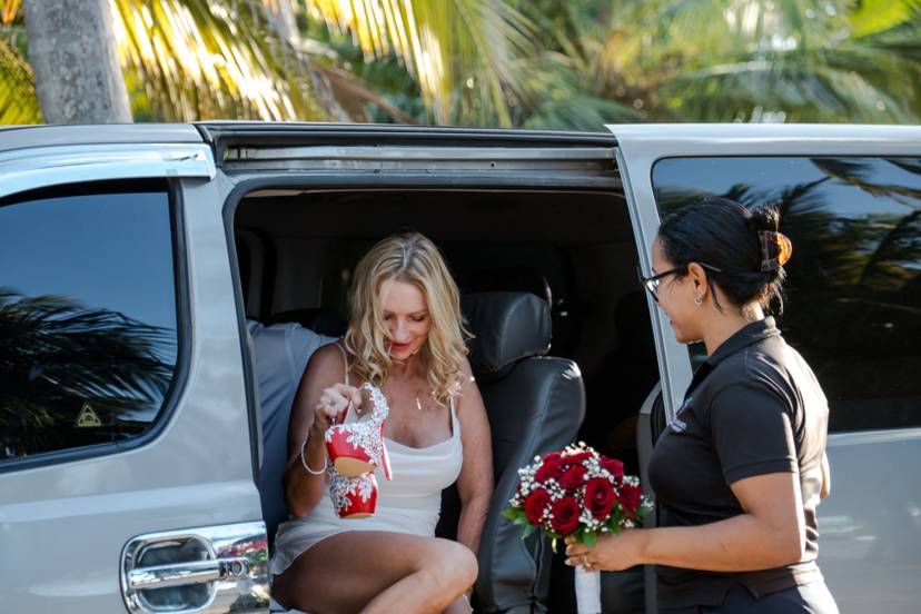 Couple arriving to the beach to get married
