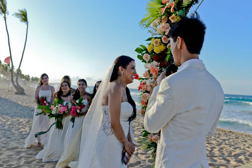 Outsourced editing used by popular Punta Cana wedding photographers